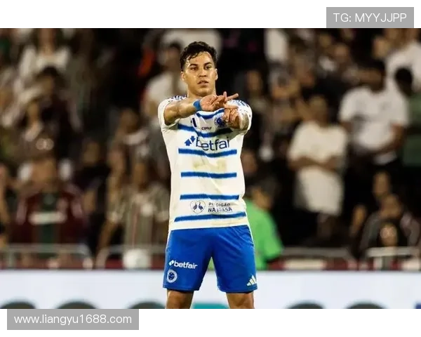 尤文旧将若热因不满裁判判罚做手铐手势被红牌罚下引发争议